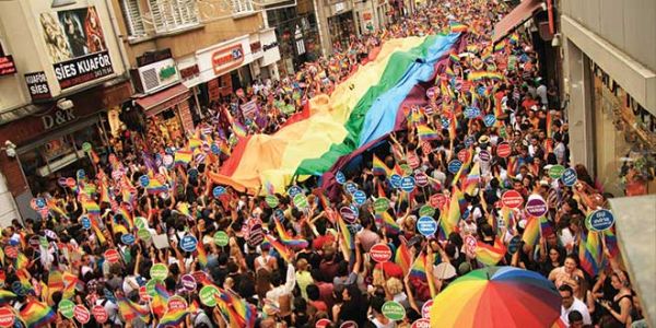 Haber | 2018 LGBTİ+ ONUR YÜRÜYÜŞÜ SANIKLARINA CEZA KARARI