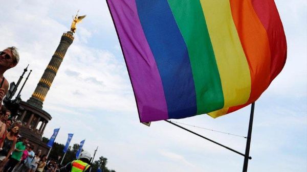 Haber | ‘Eşcinsellik hastalıktır’ diyen Türk doktora art arda dava açılıyor!